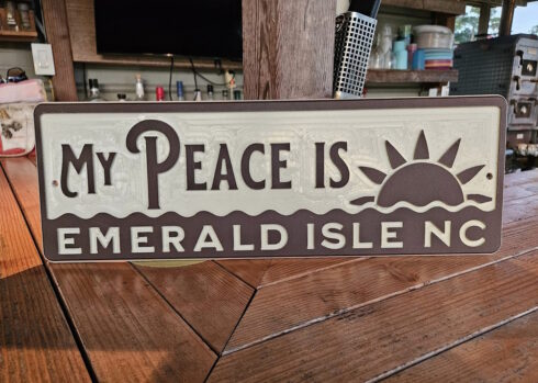 Emerald Isle Peace Sign -visual description