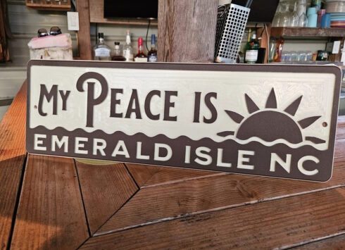 Emerald Isle Peace Sign -visual description